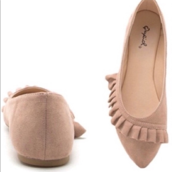 Super Cute Taupe Ruffled Pointed Flats🌸 - Picture 3 of 3